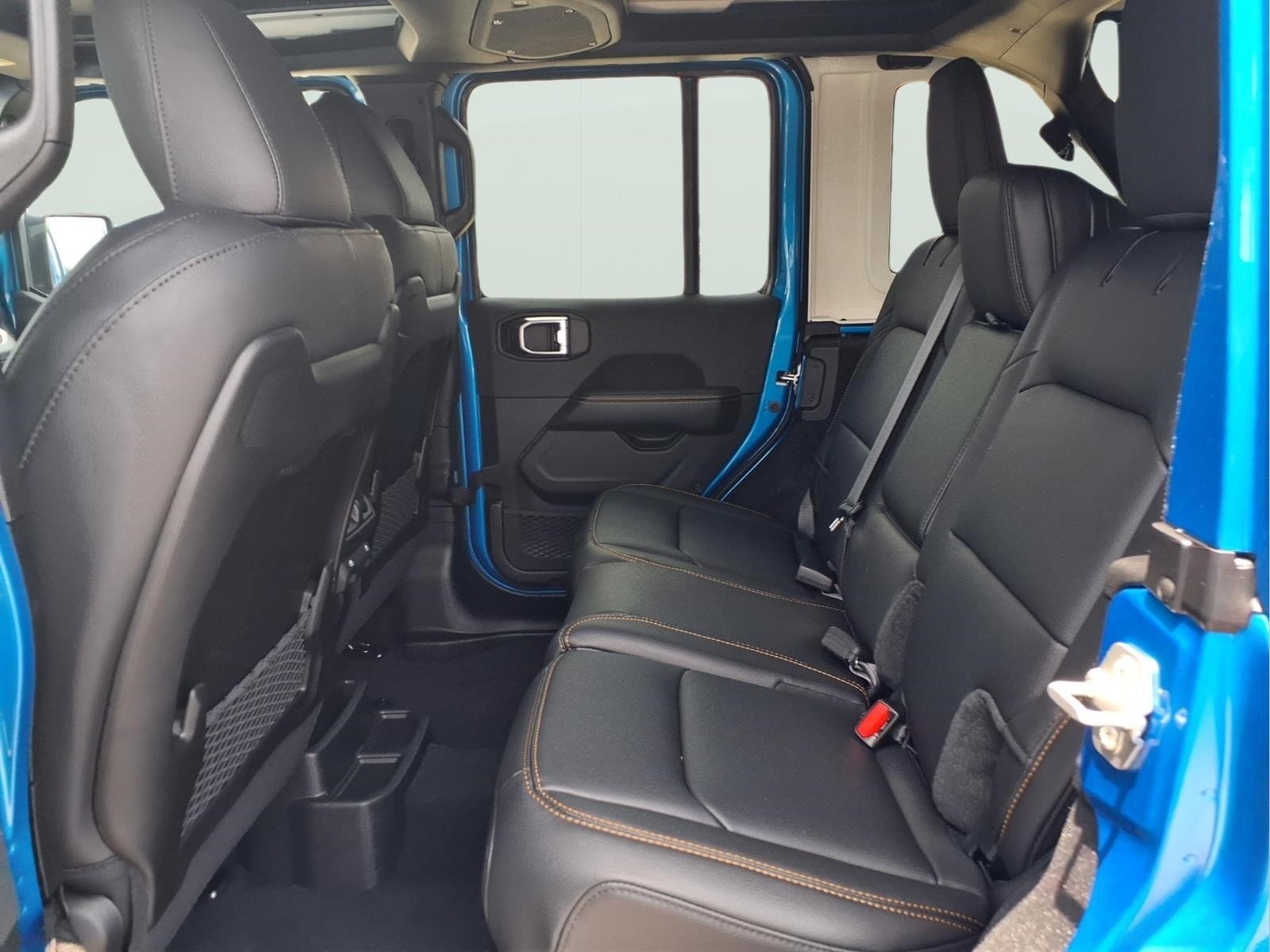 New 2026 Hydro Blue Pearl-Coat Exterior Paint Jeep Sahara image 11