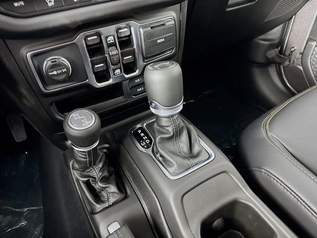 2025 Jeep Wrangler 4-Door Sahara - Photo 17