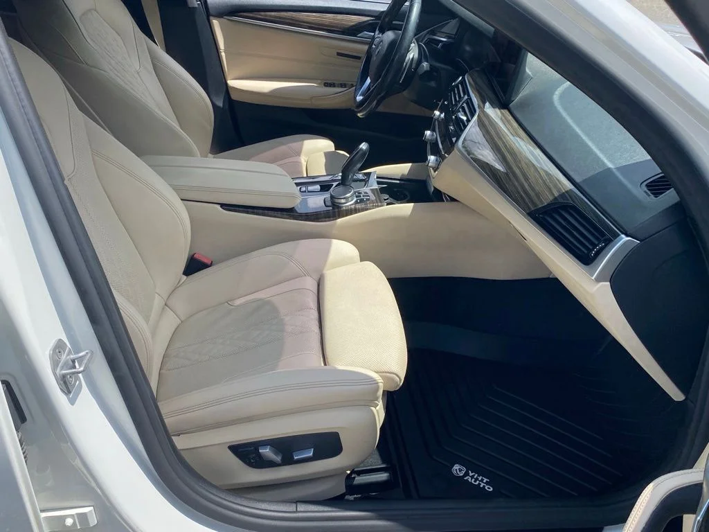 Used 2019 Blue Toyota LE image 17