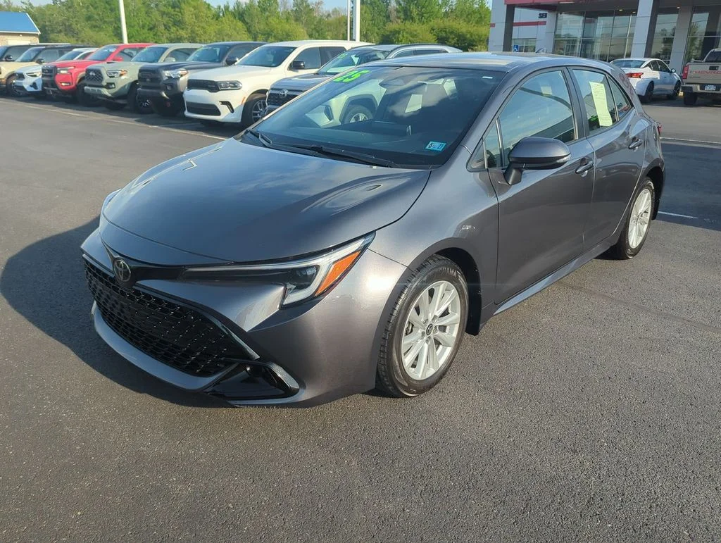 Used 2025 Gray Toyota SE image 4