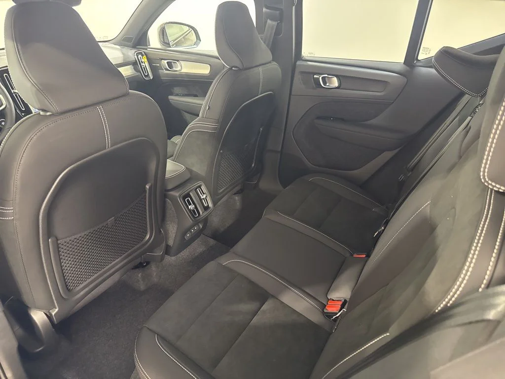 New 2026 Onyx Black Volvo B5 Ultra Black Edition image 21