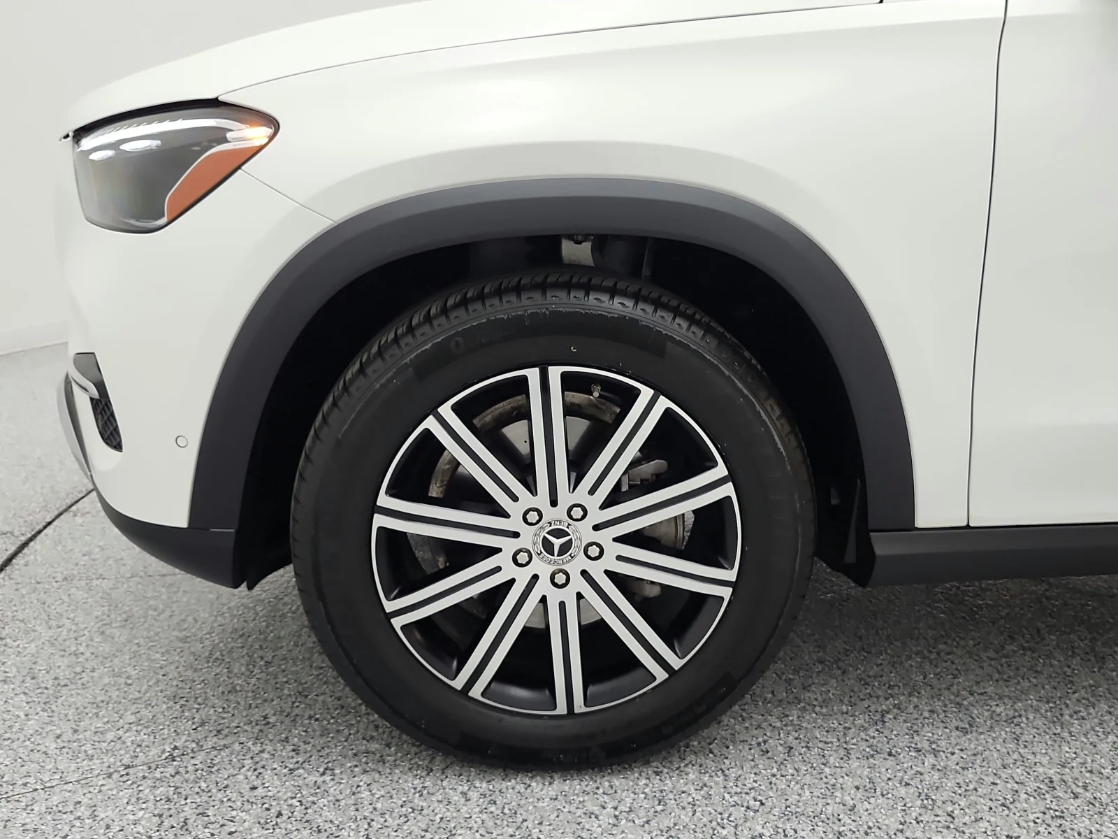 Certified Used 2024 Polar White Mercedes-Benz GLE 350 4MATIC® SUV image 18