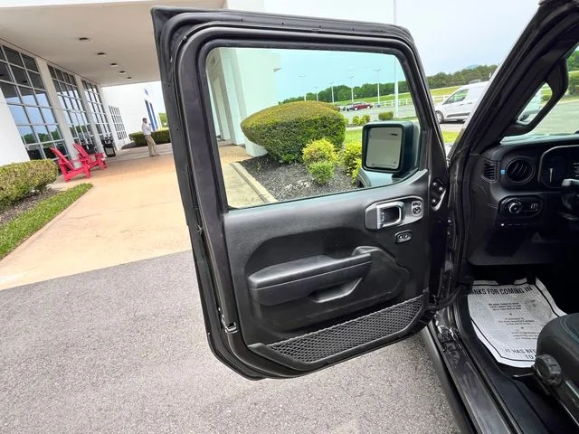Used 2024 Crystal Metallic Jeep Rubicon 4xe image 9