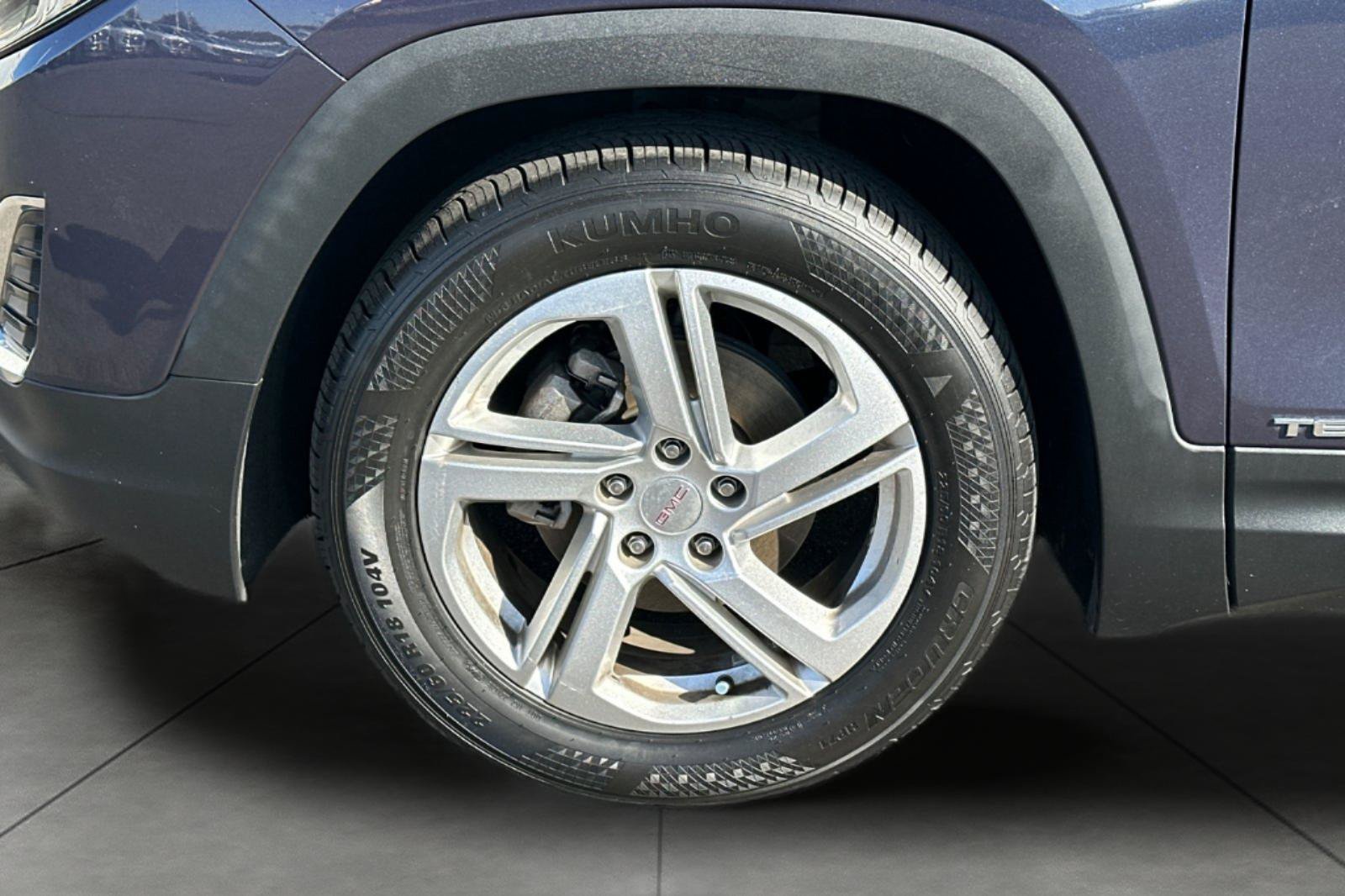 Used 2018 Blue GMC SLE image 31