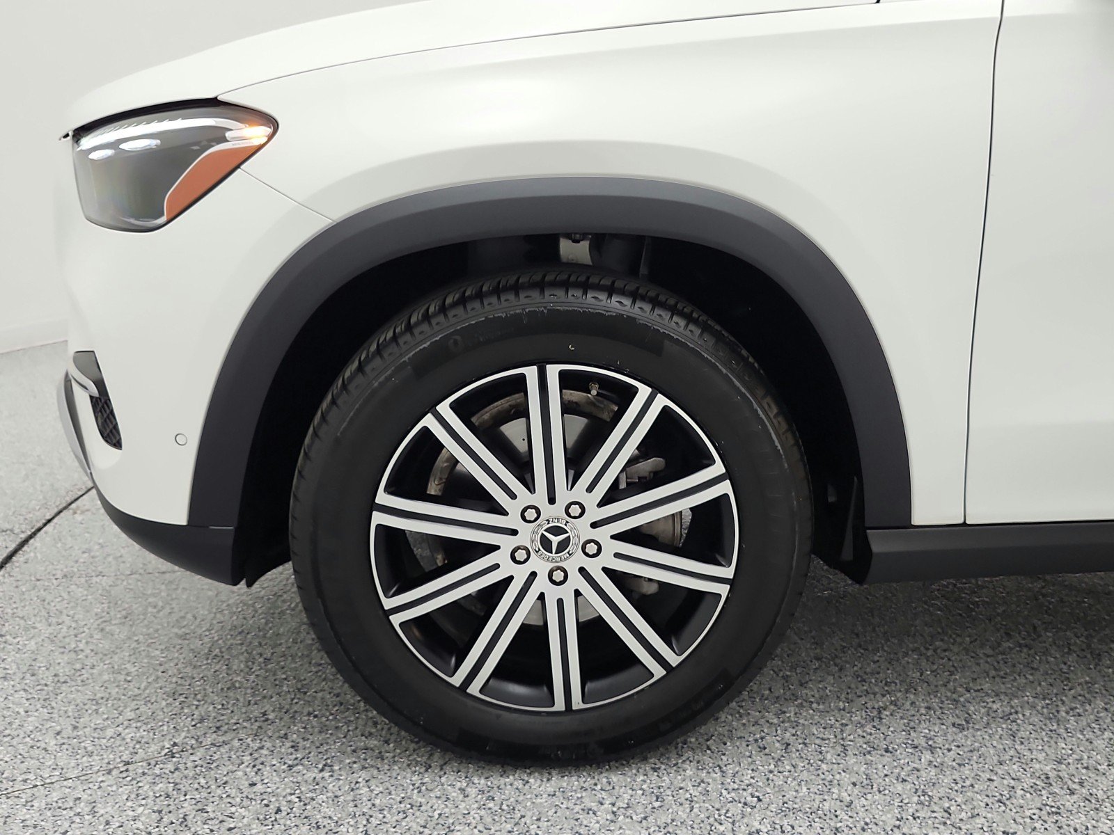 Certified Used 2024 Polar White Mercedes-Benz GLE 350 4MATIC® SUV image 18