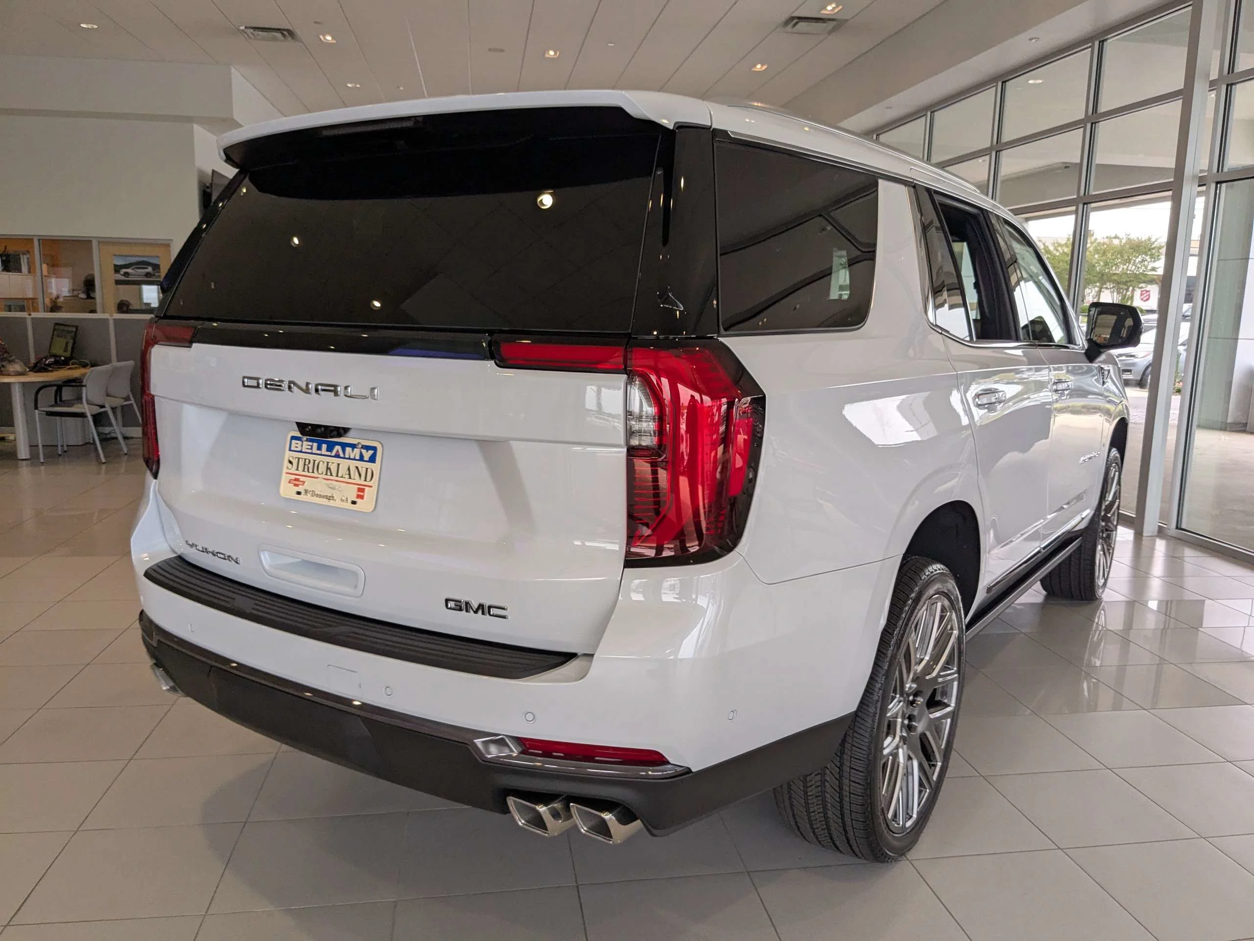 2027 GMC Yukon Denali Ultimate - Photo 4
