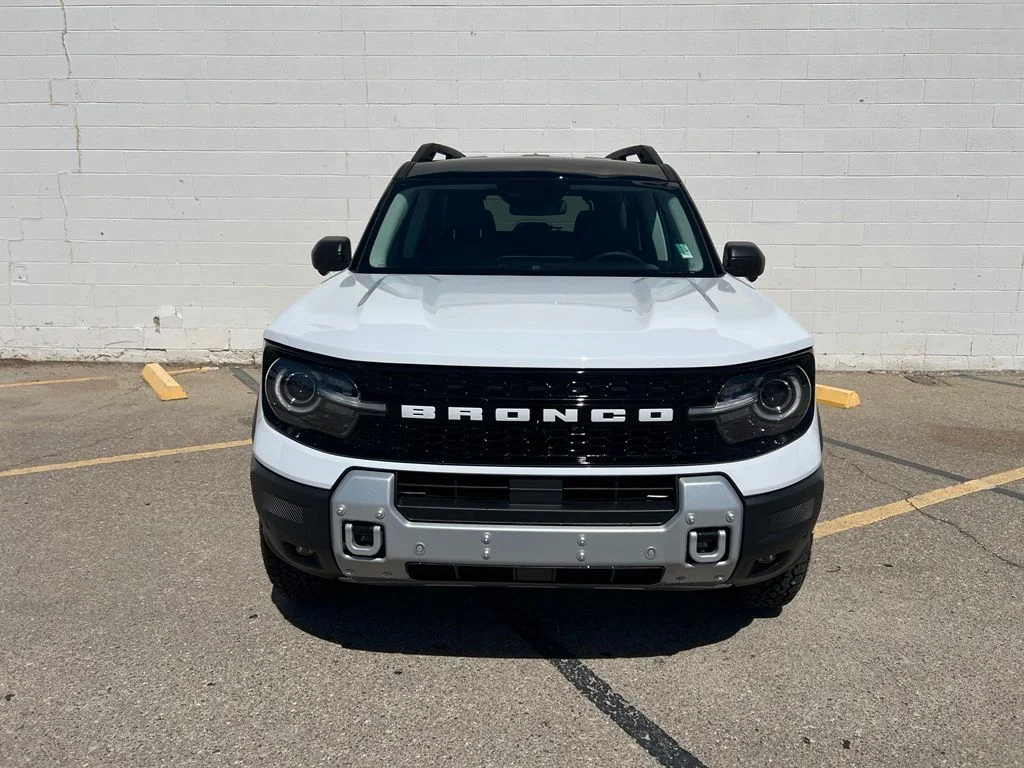 New 2026 Oxford White Ford Badlands® image 9