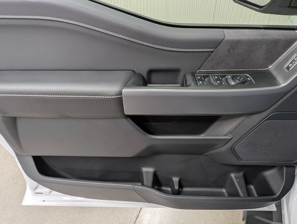 New 2026 Oxford White Ford XLT image 14