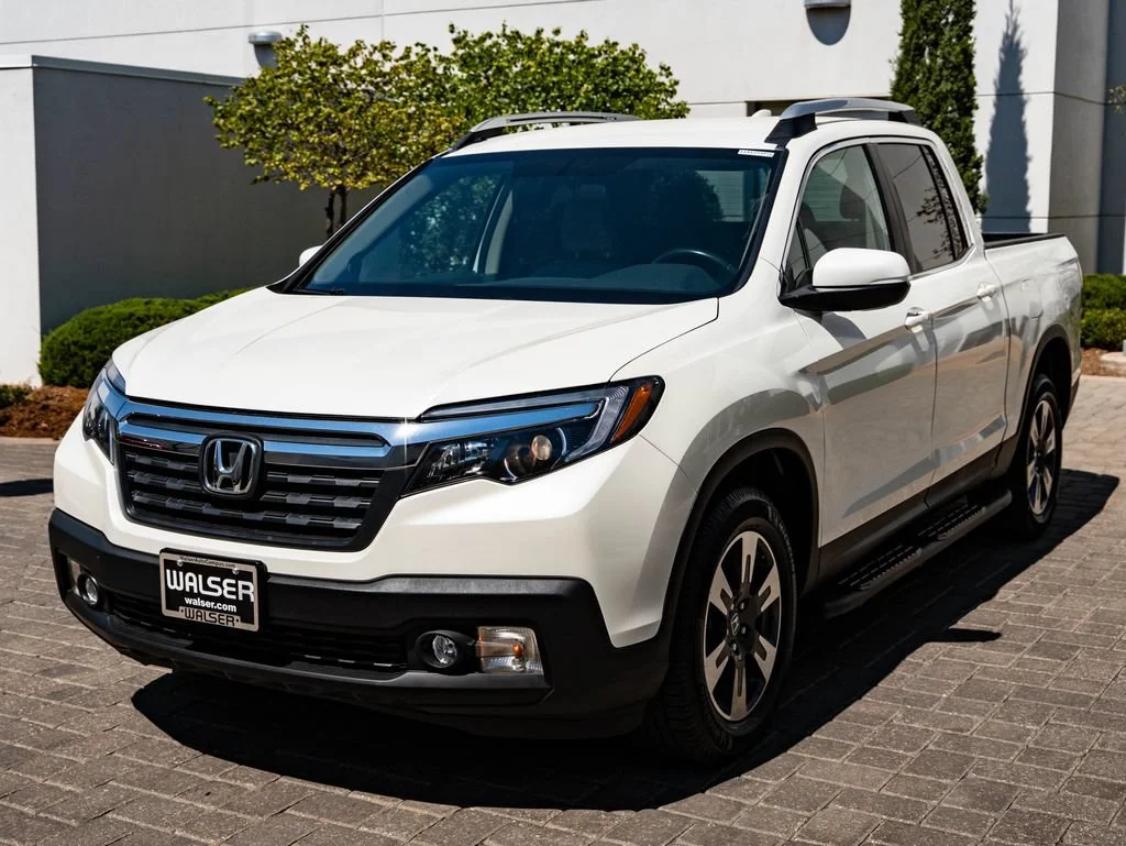 Used 2017 White Diamond Pearl Honda RTL image 1