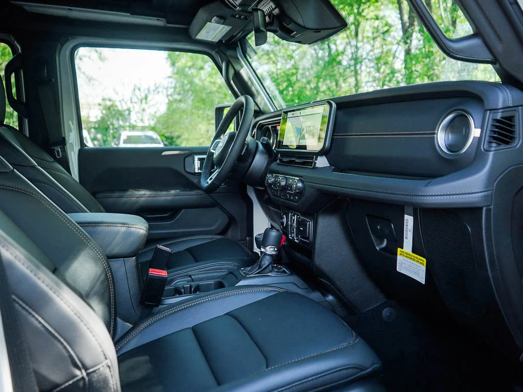 New 2026 Bright White Clearcoat Jeep Sahara image 9