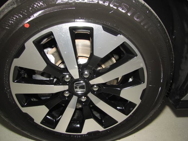 Certified Used 2025 Solar Silver Metallic Honda EX-L image 24