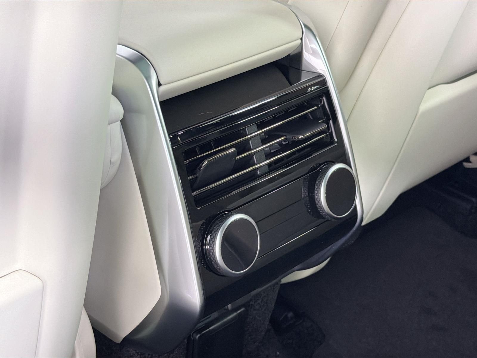 New 2026 Santorini Black Land Rover SE image 28