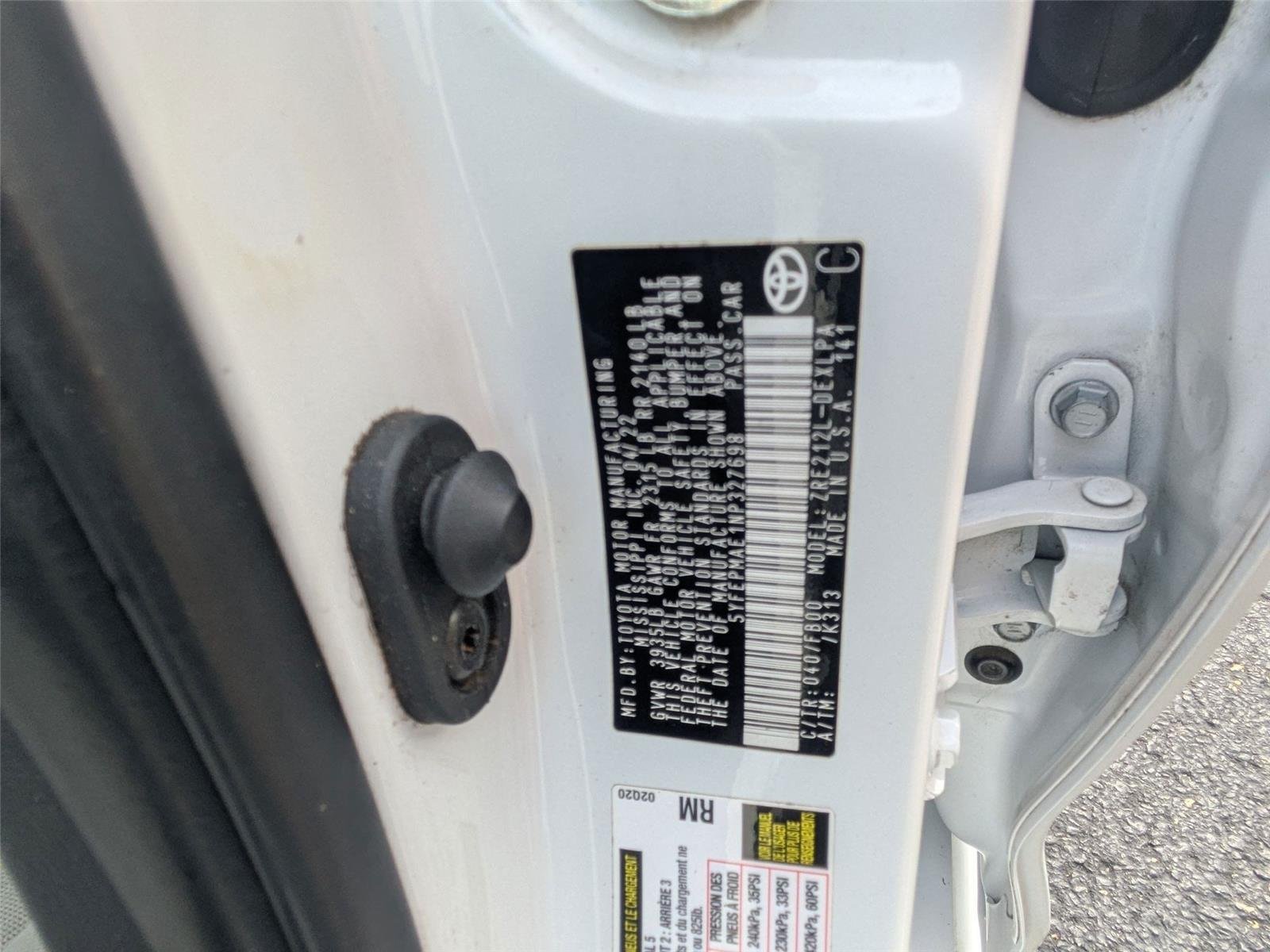 Used 2022 White Toyota LE image 27
