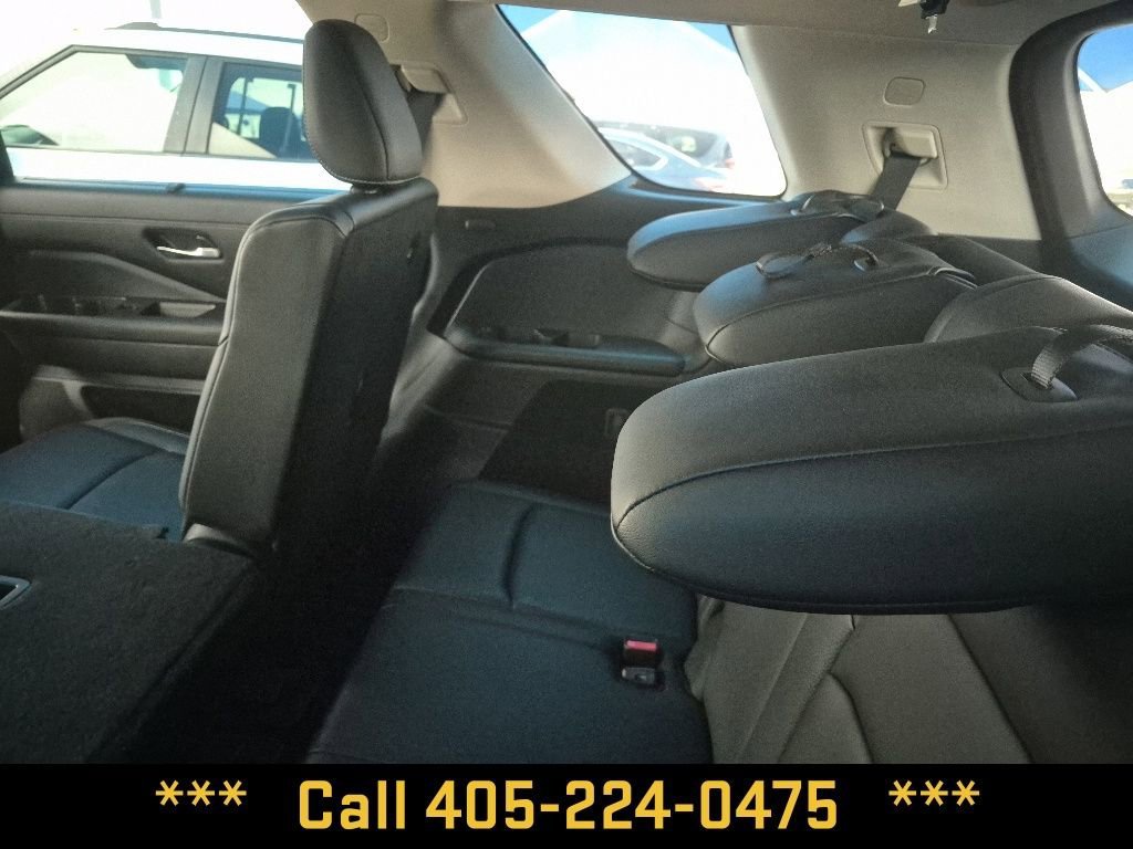 Used 2025  Nissan SL image 21