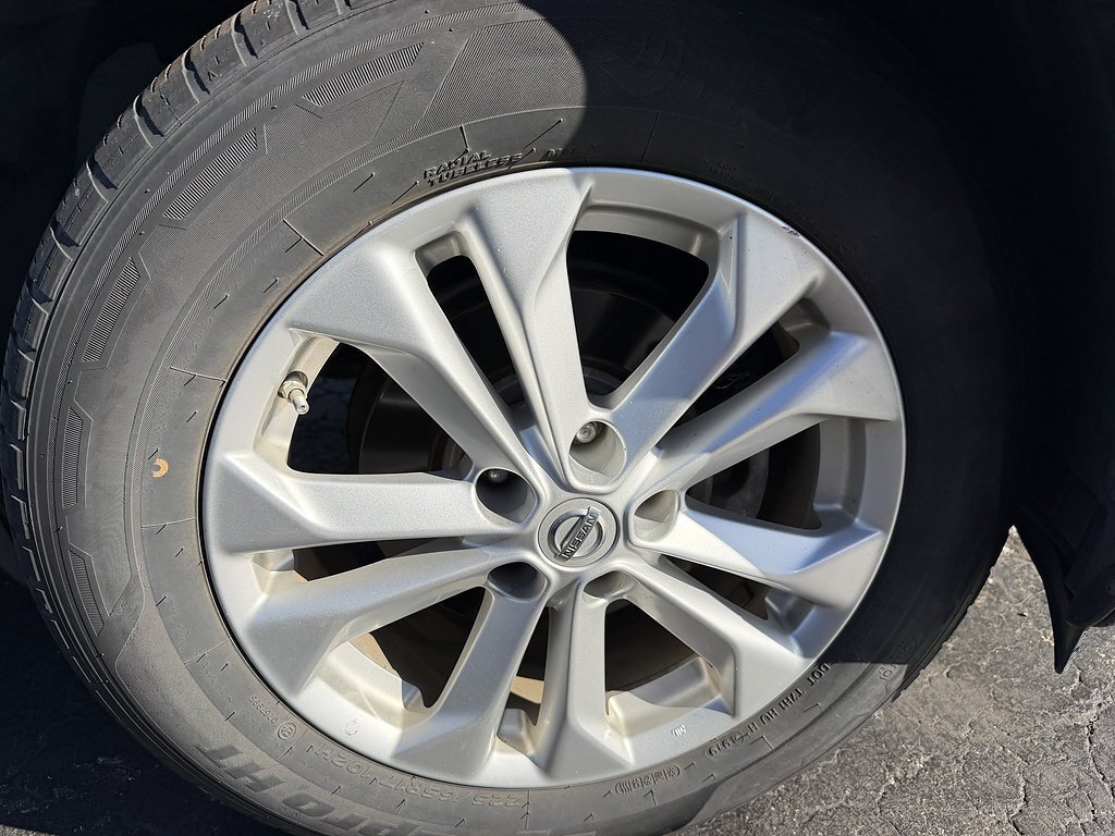 Used 2016 Pearl White Nissan SV image 21
