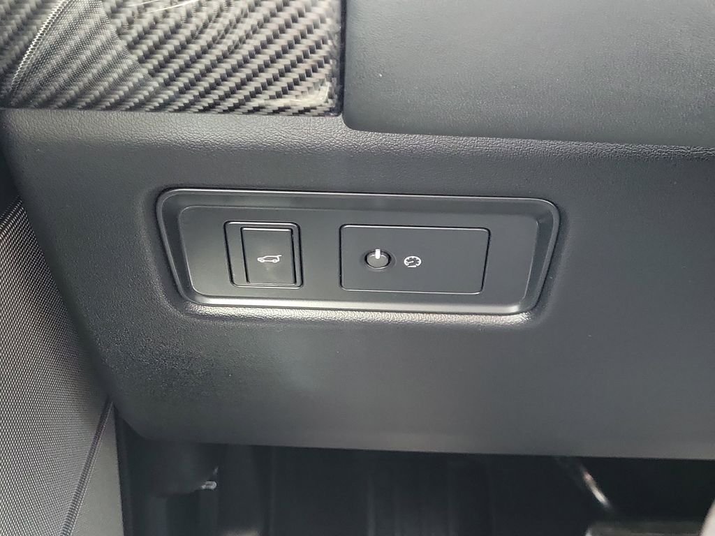 Used 2020  Land Rover SVR image 22
