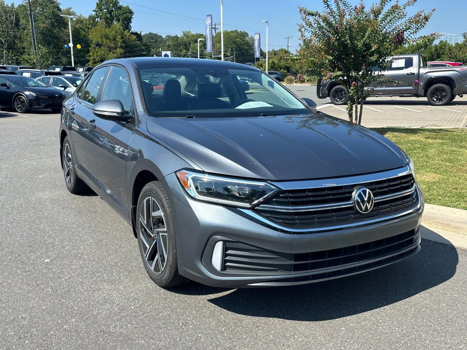Used 2023 Platinum Gray Metallic Volkswagen SEL image 7