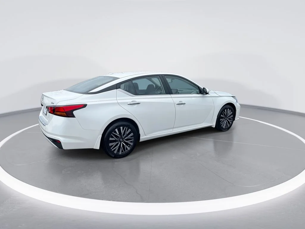 Used 2023 White Nissan 2.5 SV image 8