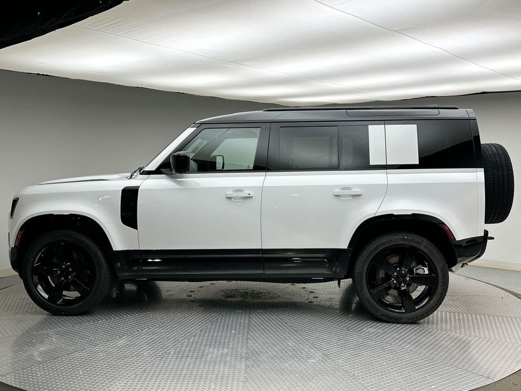New 2026 Fuji White Land Rover X-Dynamic SE image 2