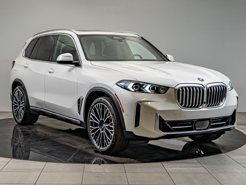 Used 2024 Mineral White Metallic BMW xDrive40i image 12