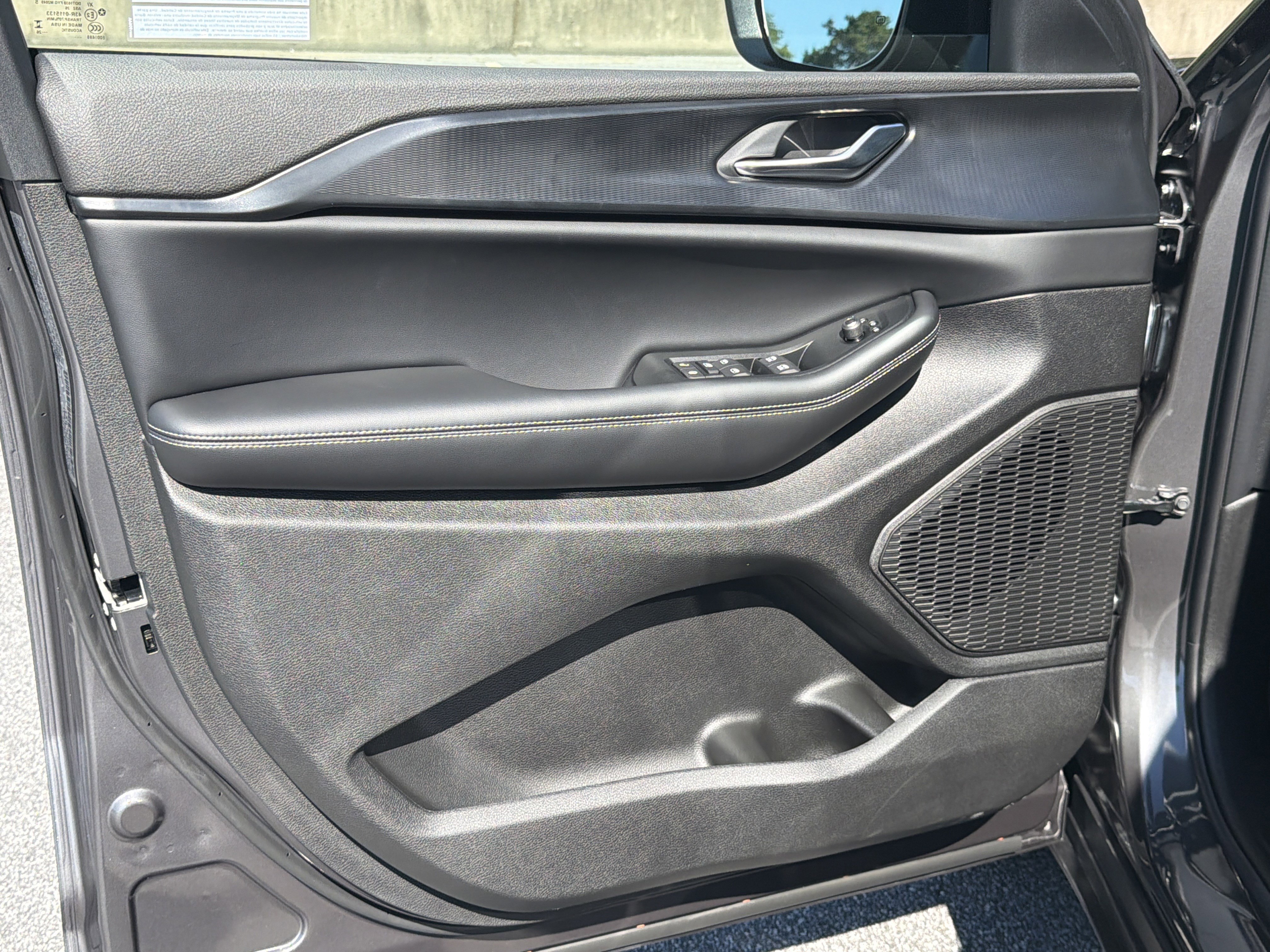 New 2026 Baltic Gray Metallic Clear-Coat Exterior Paint Jeep Laredo image 12