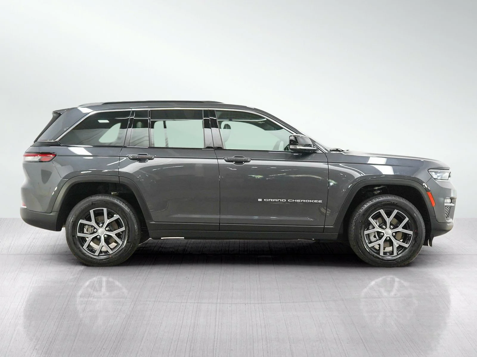 Used 2025 Baltic Gray Metallic Clearcoat Jeep Limited image 6
