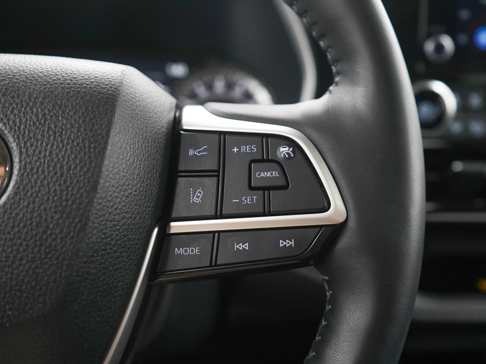 Used 2025 Black Toyota Hybrid XLE AWD (Natl) image 28
