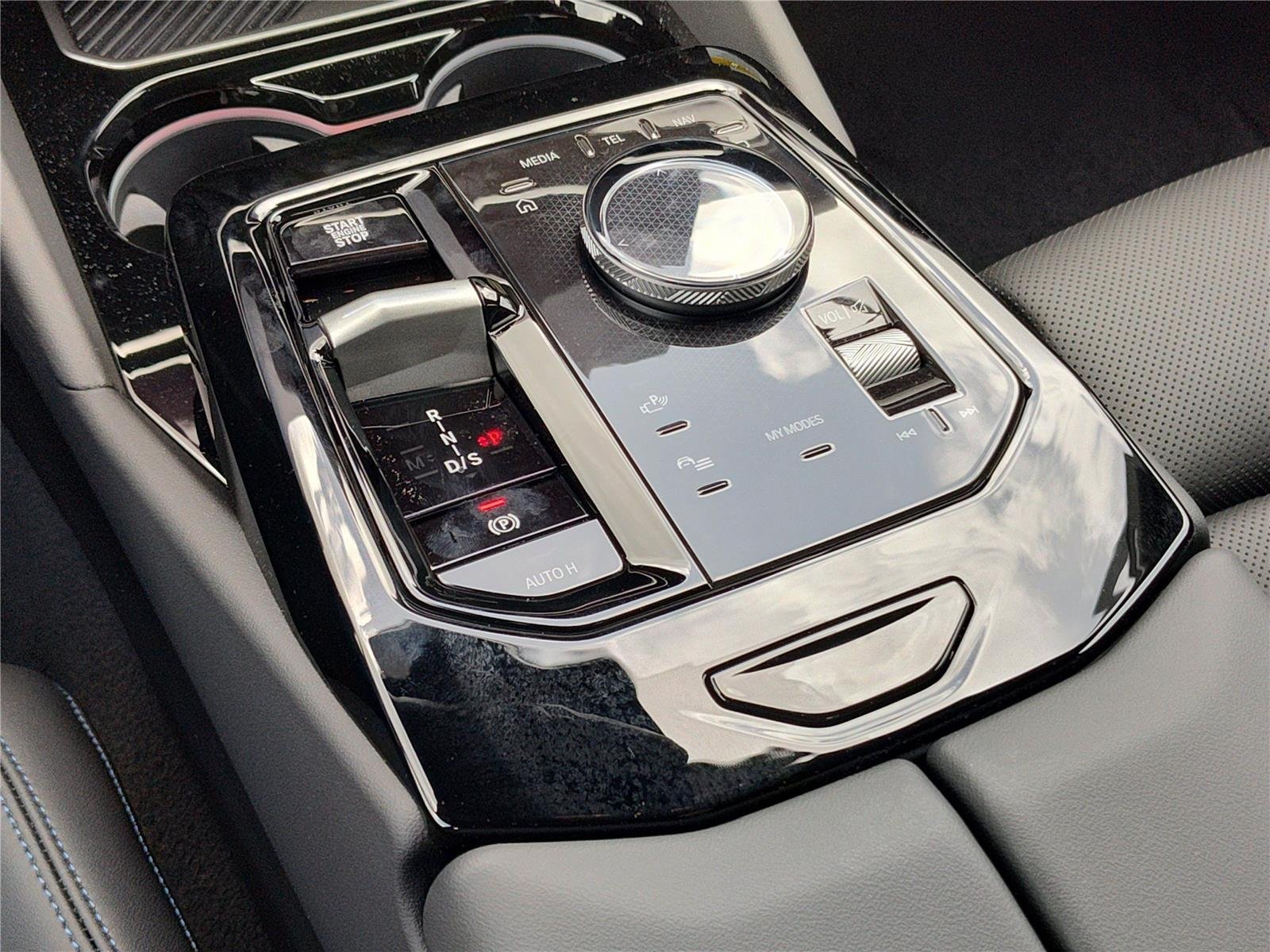 New 2027 Black Sapphire Metallic BMW 540i xDrive image 9