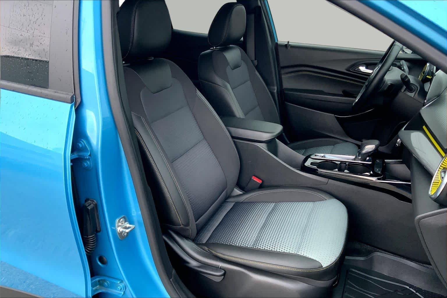 Used 2025 Marina Blue Metallic Chevrolet LT image 8