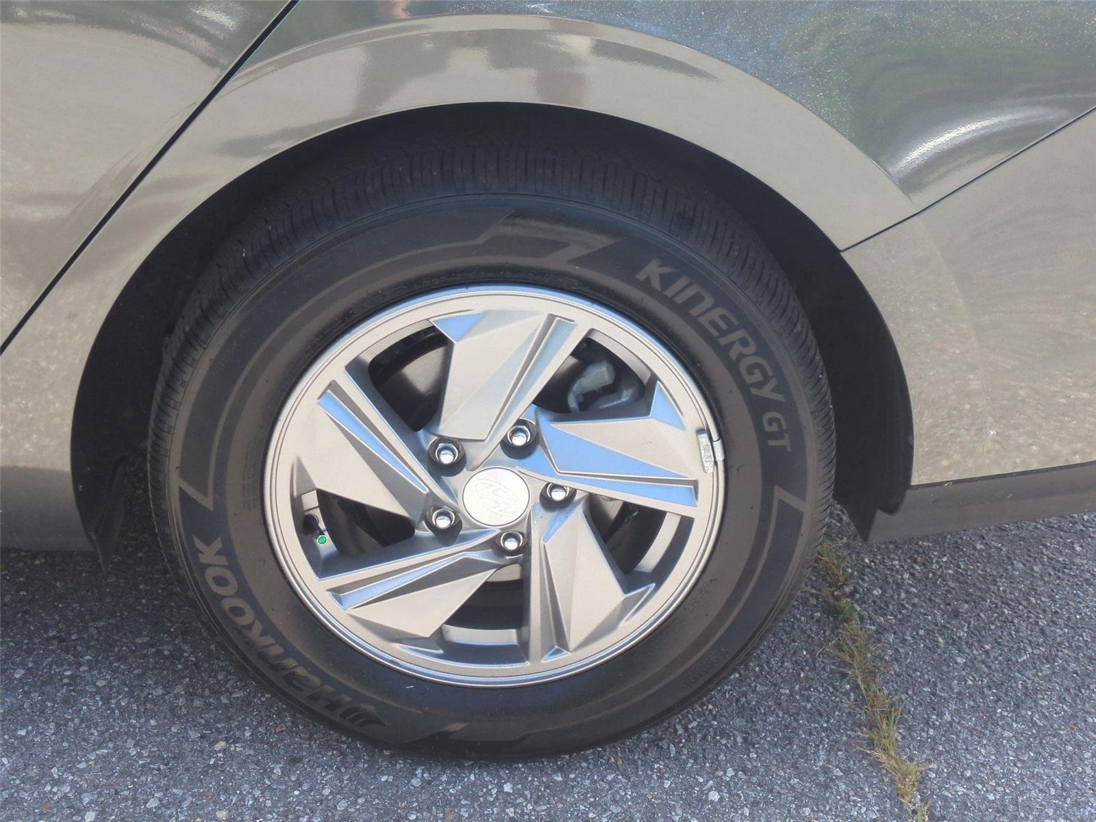 Used 2025 Amazon Gray Hyundai SE image 11
