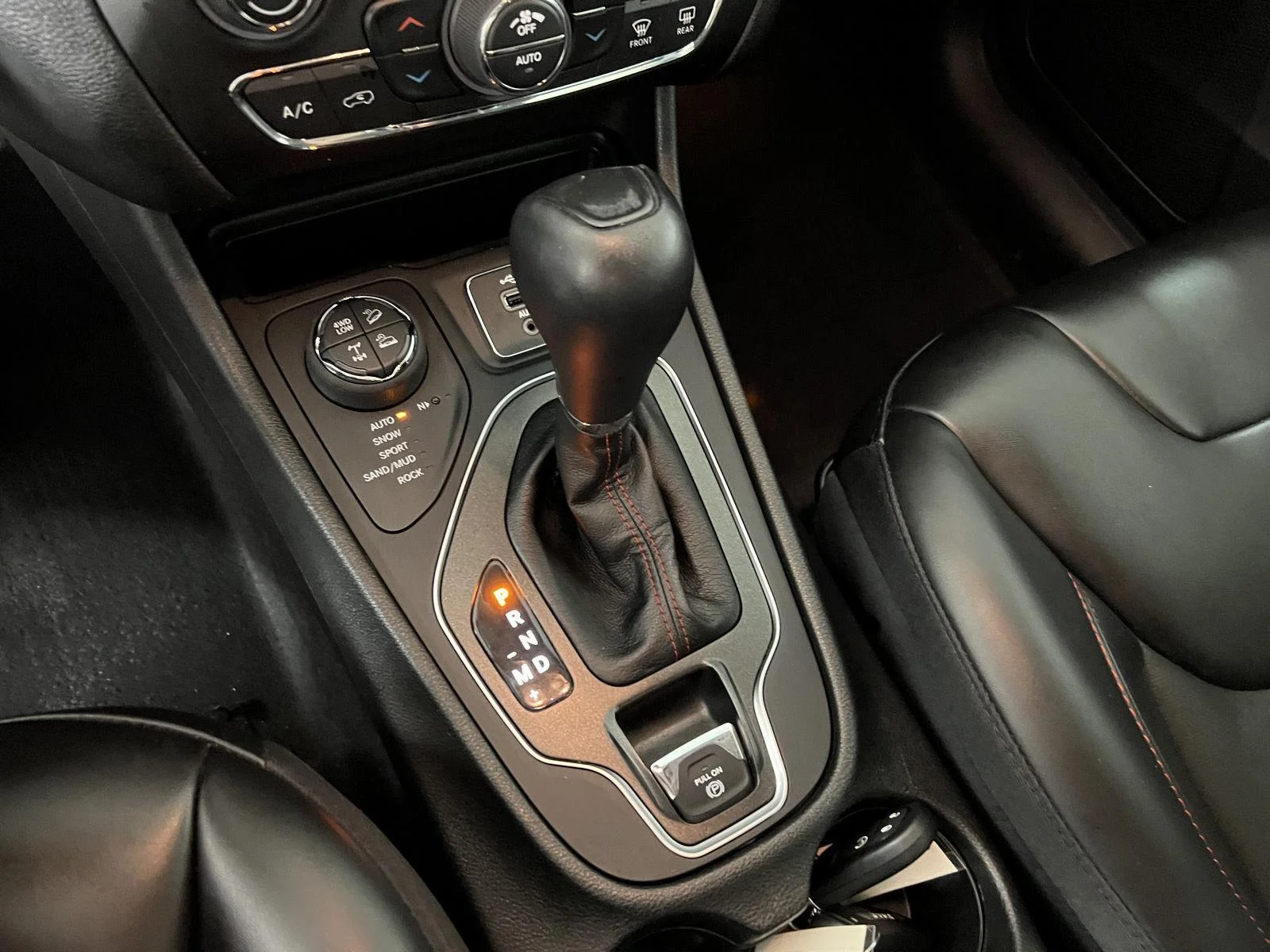 Used 2022 Granite Crystal Metallic Clearcoat Jeep Trailhawk image 10