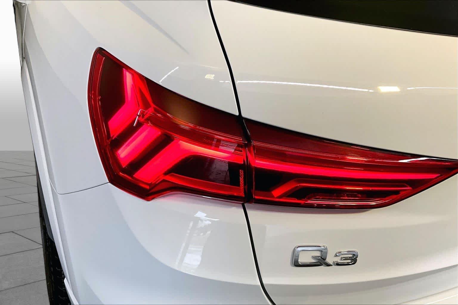 Used 2022 Glacier White Metallic Audi Technik image 28