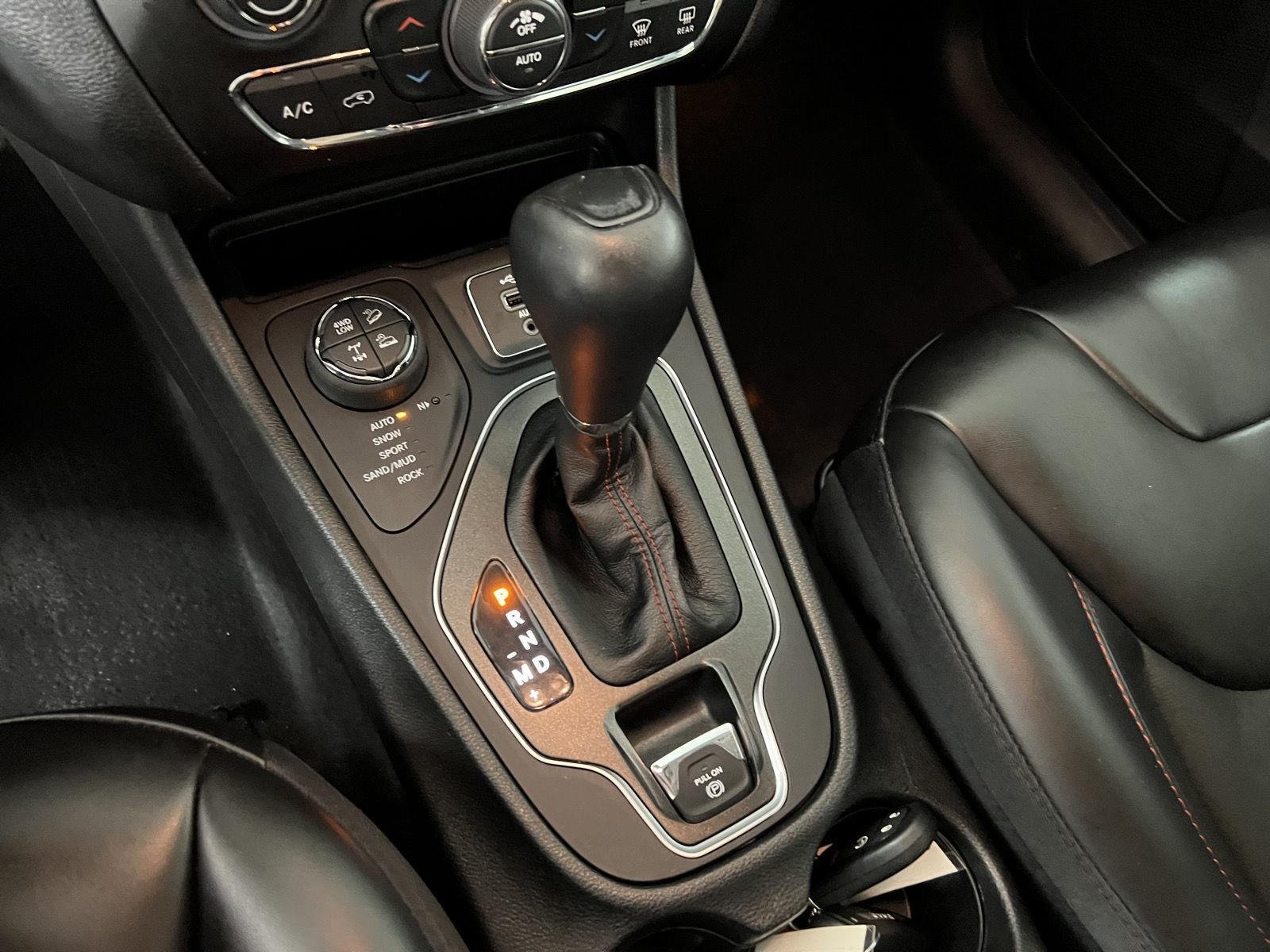 Used 2022 Granite Crystal Metallic Clearcoat Jeep Trailhawk image 10