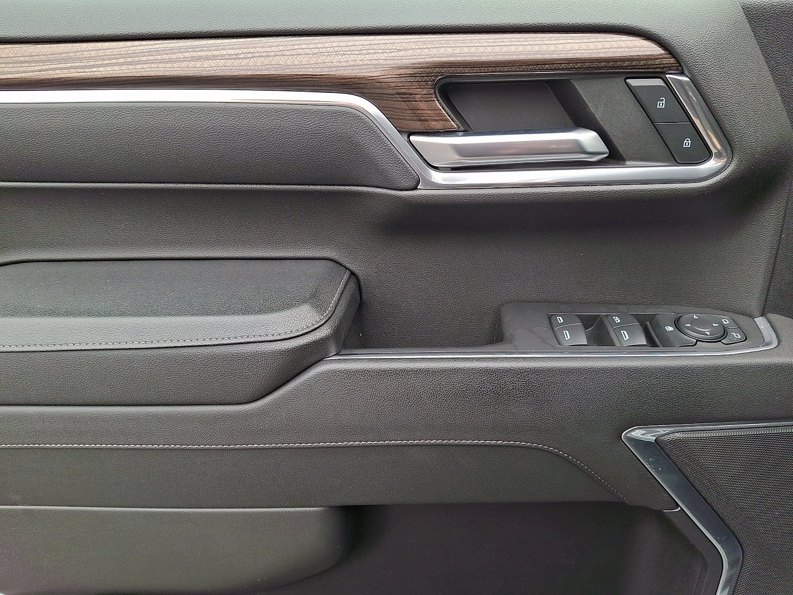 Used 2023 Sterling Gray Metallic Chevrolet LT image 11