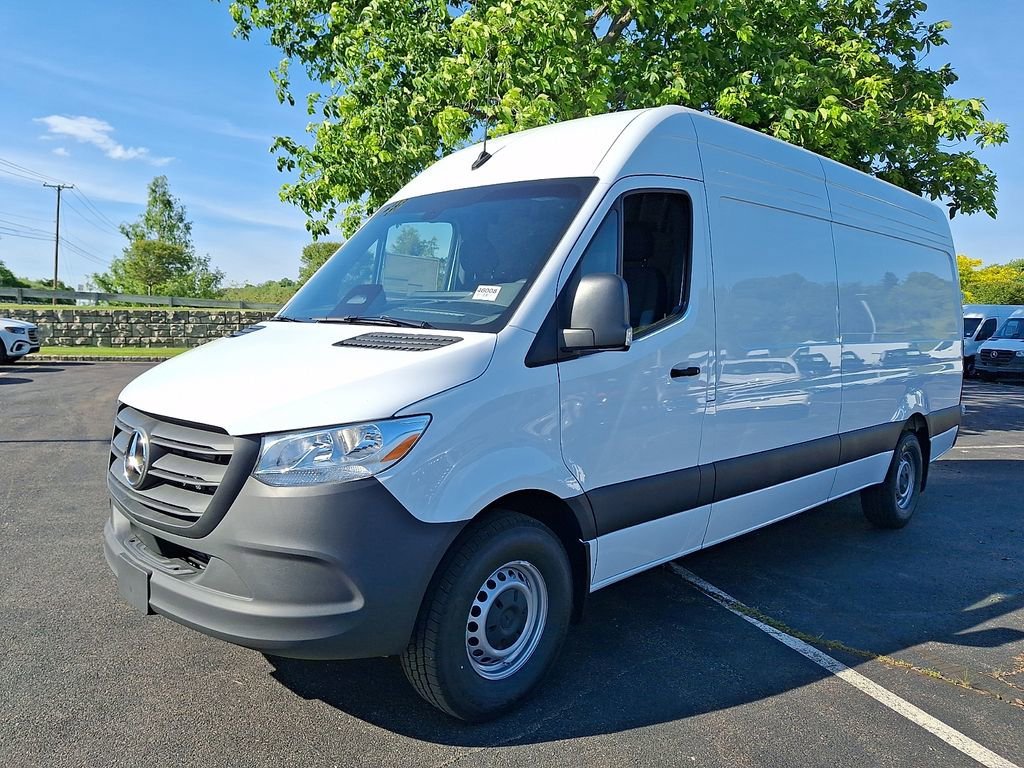New 2026 Arctic White Mercedes-Benz Cargo 170 WB image 28