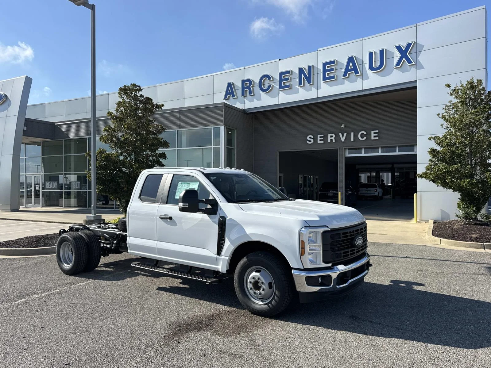 2027 Ford F-350 Super Duty Chassis Cab