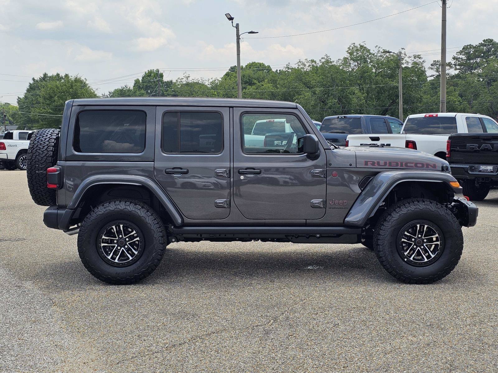 New 2026 Granite Crystal Metallic Clear-Coat Exterior Paint Jeep Rubicon X image 9