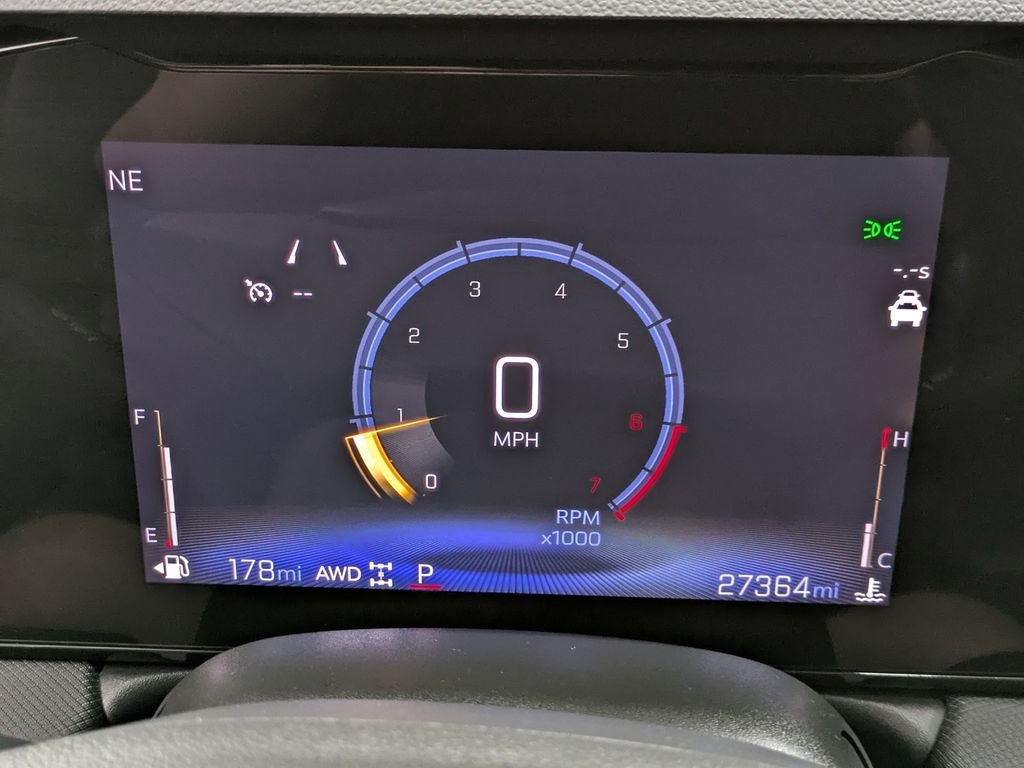 Used 2025 White Chevrolet LT image 27