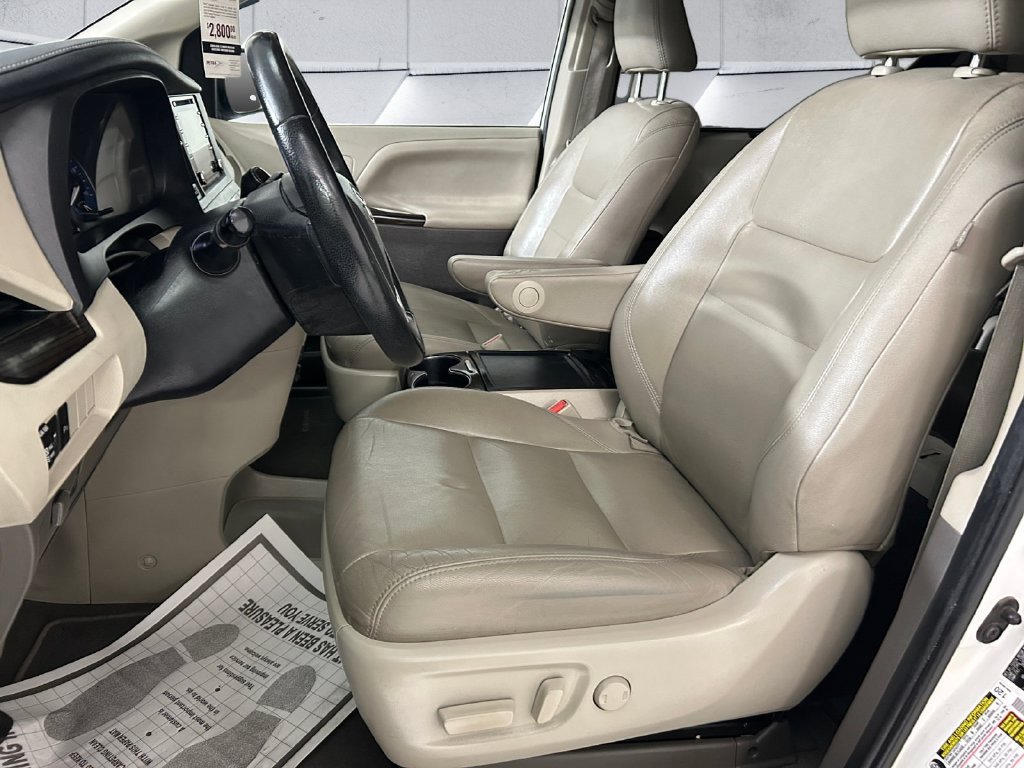Used 2020 White Toyota XLE image 7