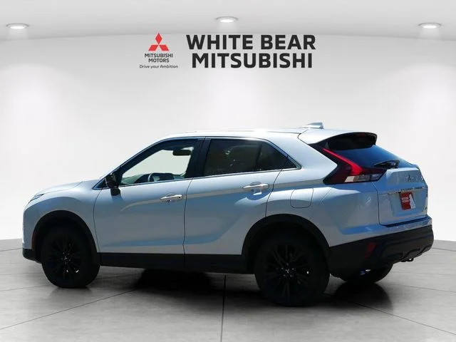 Used 2023 White Diamond Mitsubishi LE image 4