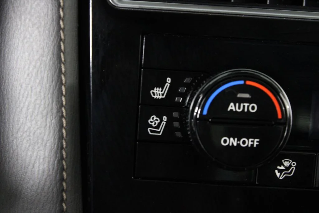 Certified Used 2022 White Nissan Platinum image 27