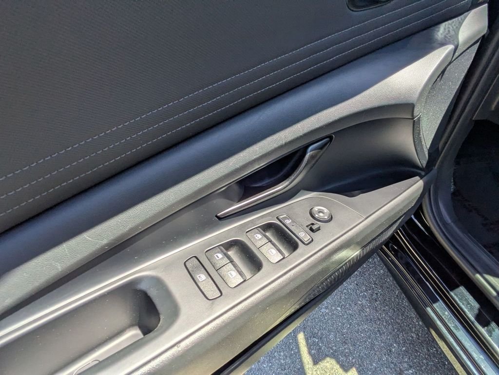 2025 Hyundai Elantra SEL - Photo 12