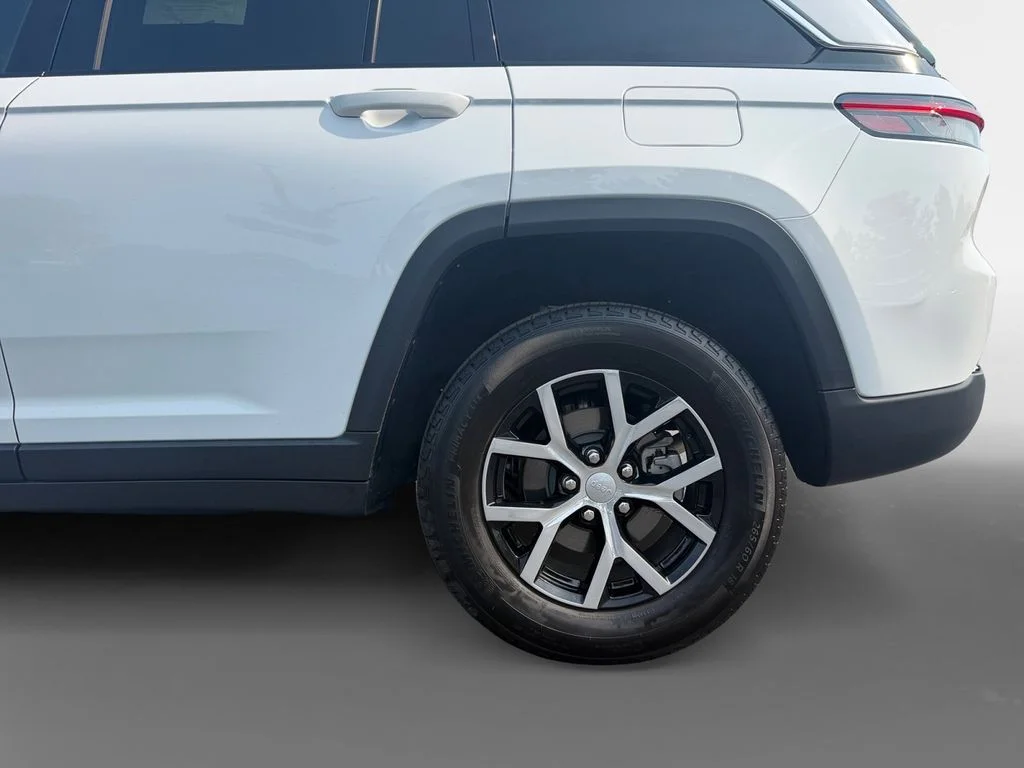 Used 2025 White Jeep Limited image 8