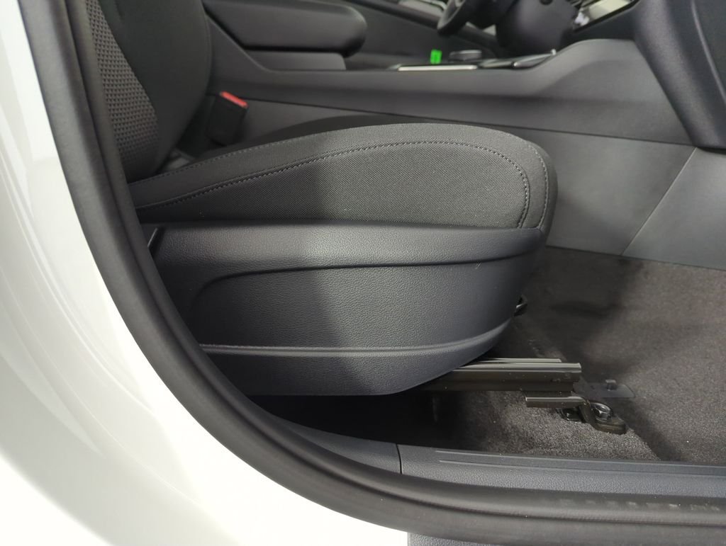 New 2026 Snow White Pearl Kia LX image 36