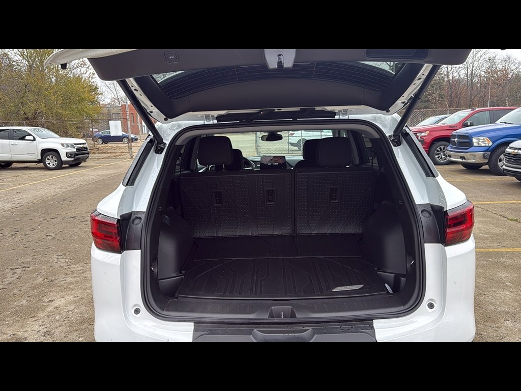New 2026 Summit White Chevrolet 2LT image 27