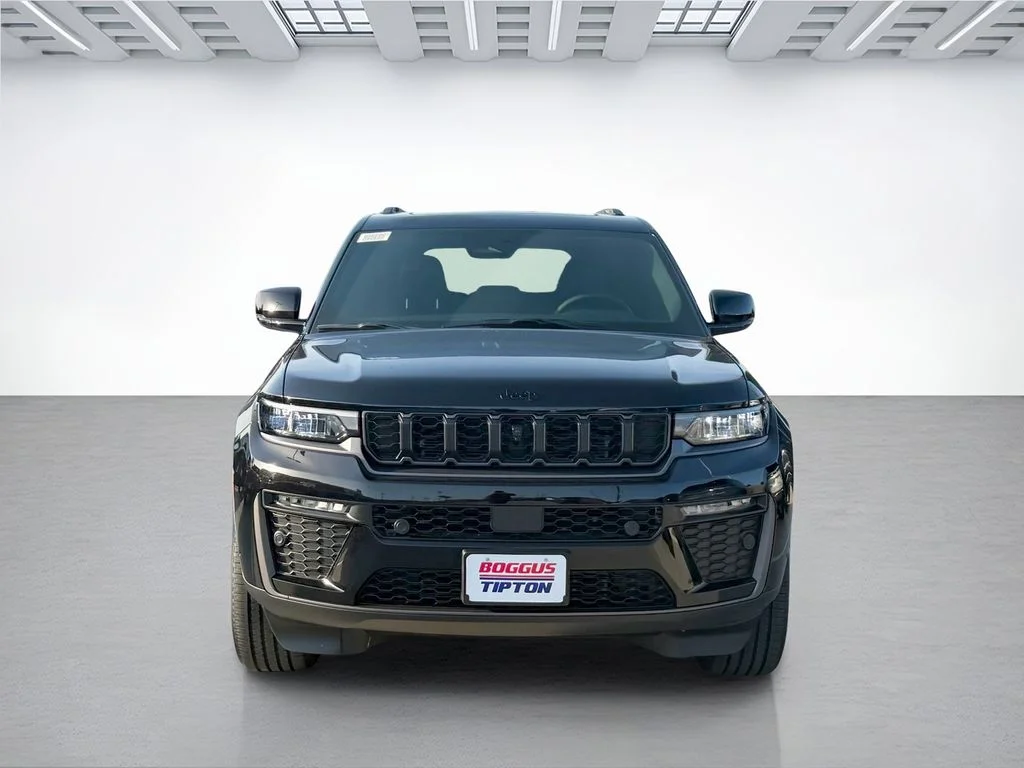 New 2026 Diamond Black Crystal Pearl-Coat Exterior Paint Jeep  image 7