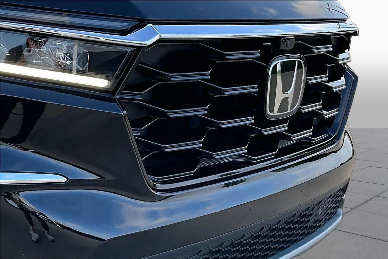 Certified Used 2025 Crystal Black Pearl Honda AWD Elite image 29