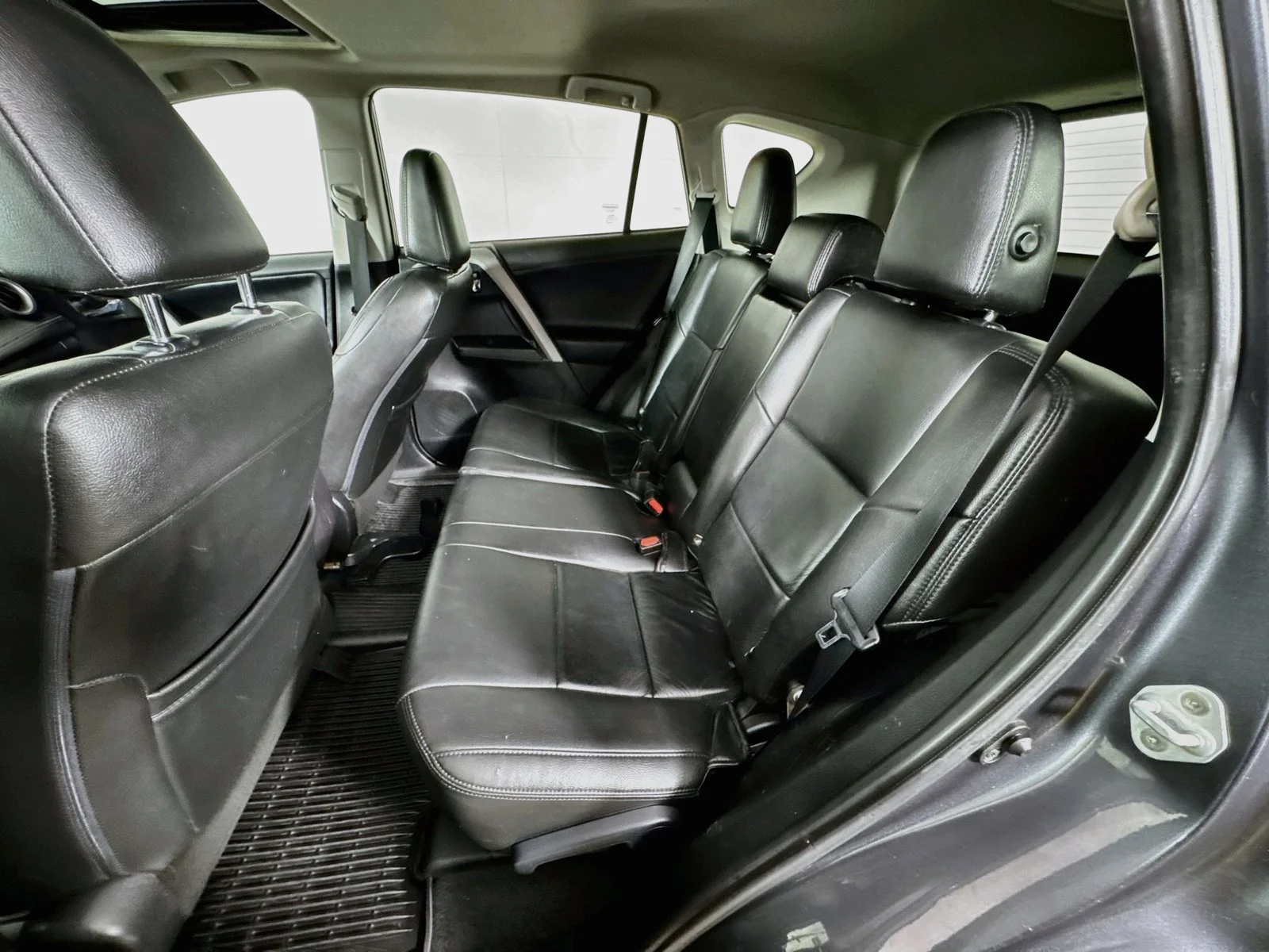 Used 2017 Gray Toyota XLE image 21