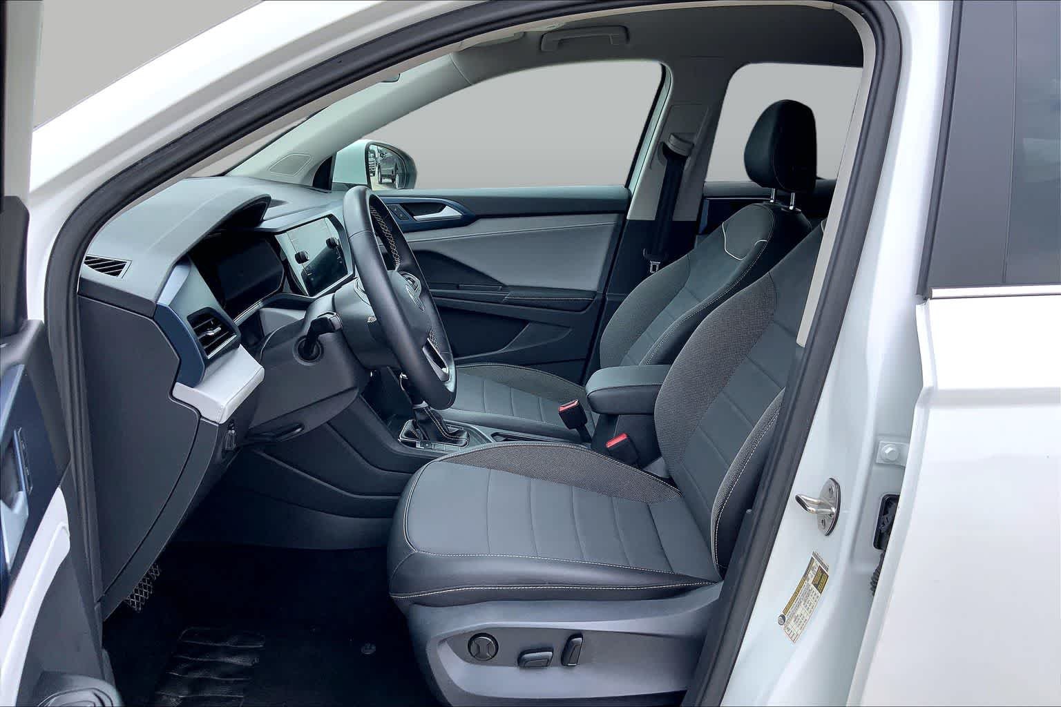 Used 2024 Pure White Volkswagen SE image 8