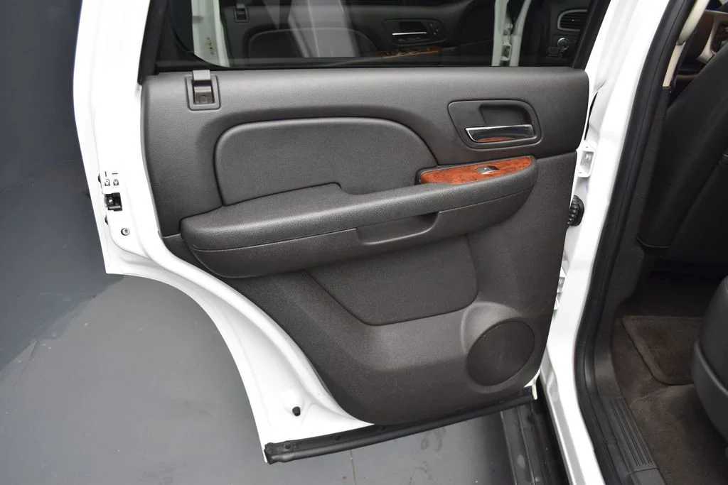 Used 2013 White Chevrolet LT image 21